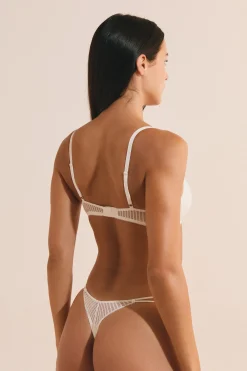 Soutien-gorge N.4 - Le coques fines en dentelle