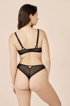 Soutien-gorge N.4 - Le coques fines en dentelle