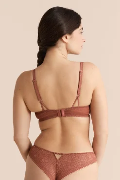 Soutien-gorge N.4 - Le coques fines en dentelle