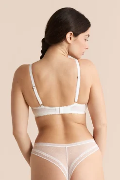 Soutien-gorge N.4 - Le coques fines en microfibre avec détails en dentelle
