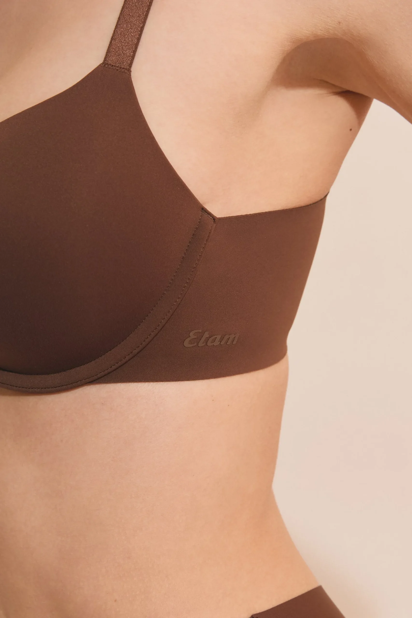 Soutien-gorge N.2 - Le push up plongeant en microfibre