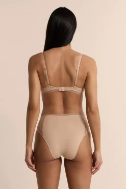 Soutien-gorge N.2 - Le push-up plongeant avec détails en dentelle