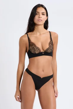Soutien-gorge N.7 - Le triangle en dentelle