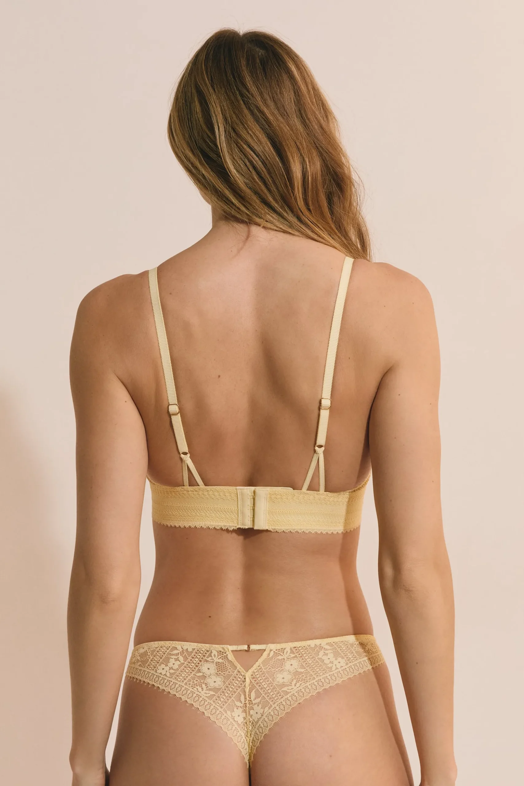 Soutien-gorge N.8 - Le triangle sans armatures en dentelle