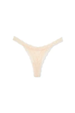 String avec dentelle
