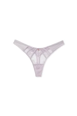 String en dentelle