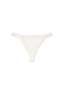String en dentelle