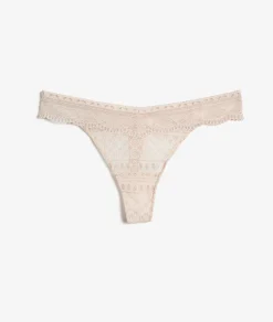 String en dentelle