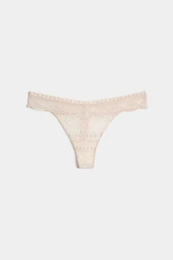 String en dentelle