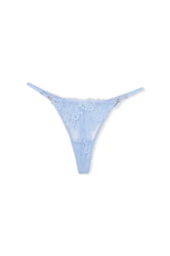 String en dentelle