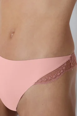 String en microfibre et dentelle