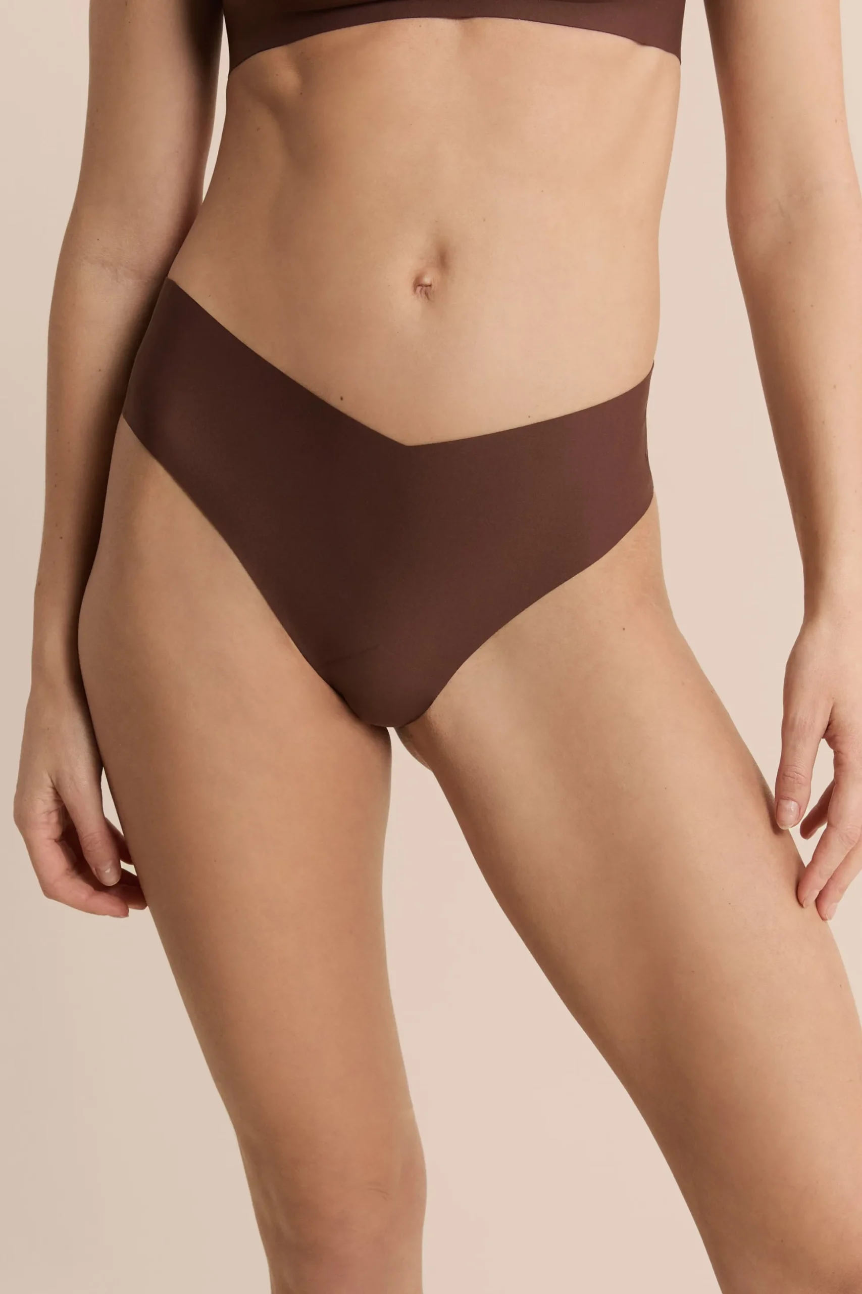 String high leg effet lissant en microfibre