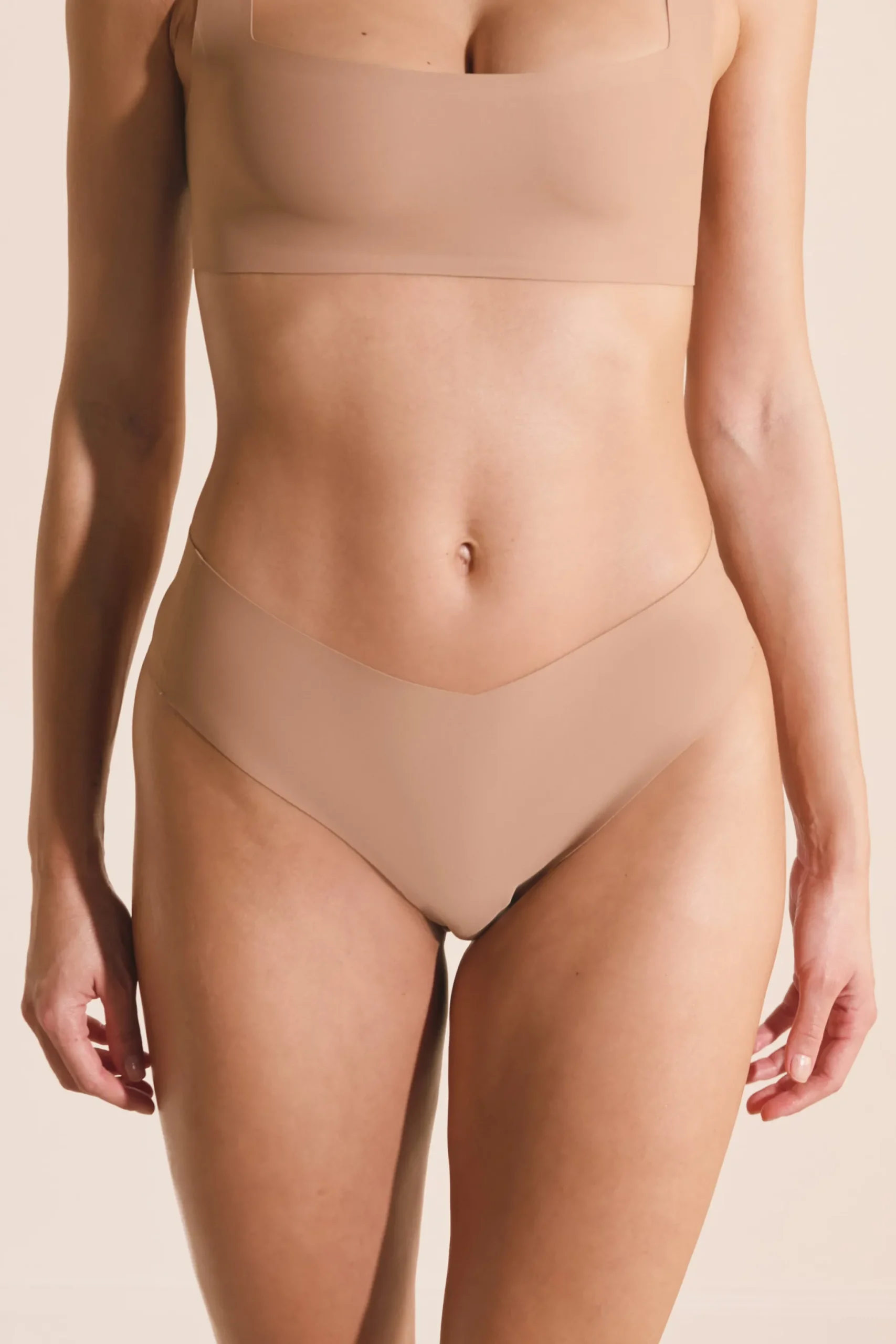 String high leg effet lissant en microfibre