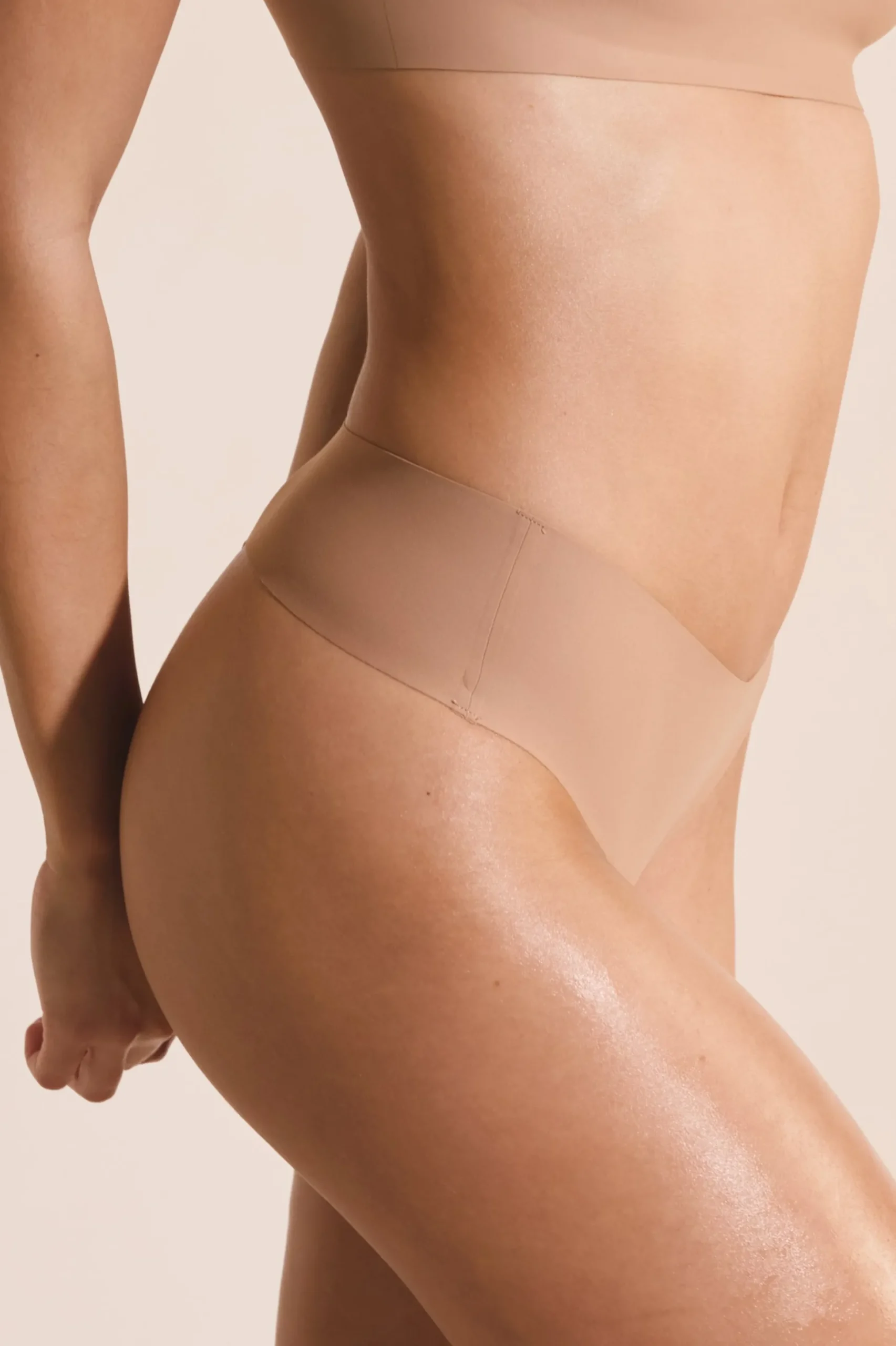 String high leg effet lissant en microfibre