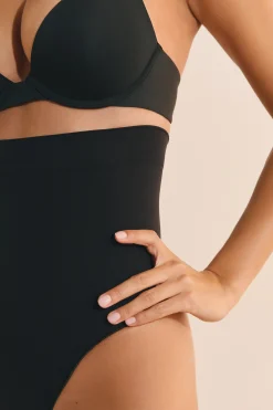 String taille haute sculptant