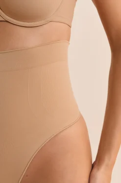 String taille haute sculptant