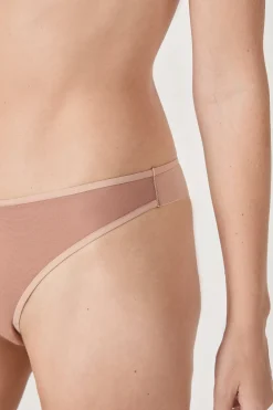 String transparent en tulle
