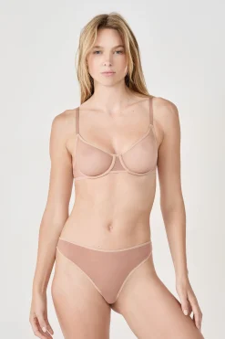 String transparent en tulle