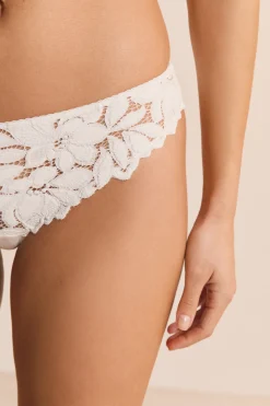 Tanga avec dentelle