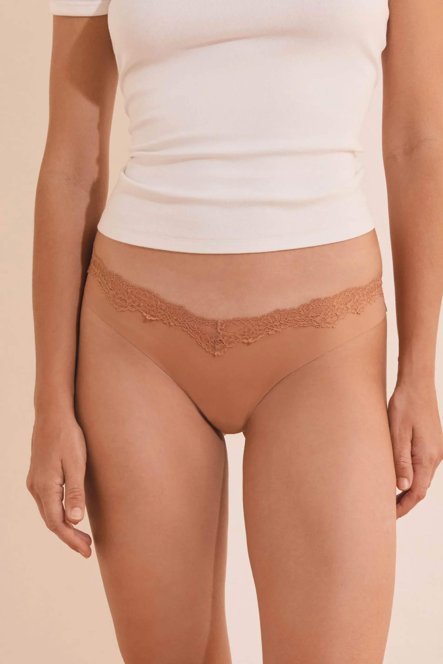 Tanga avec détail dentelle