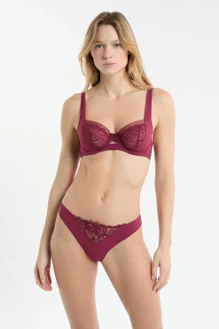 Tanga avec détails en dentelle