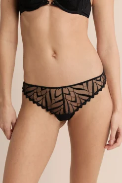 Tanga en broderie