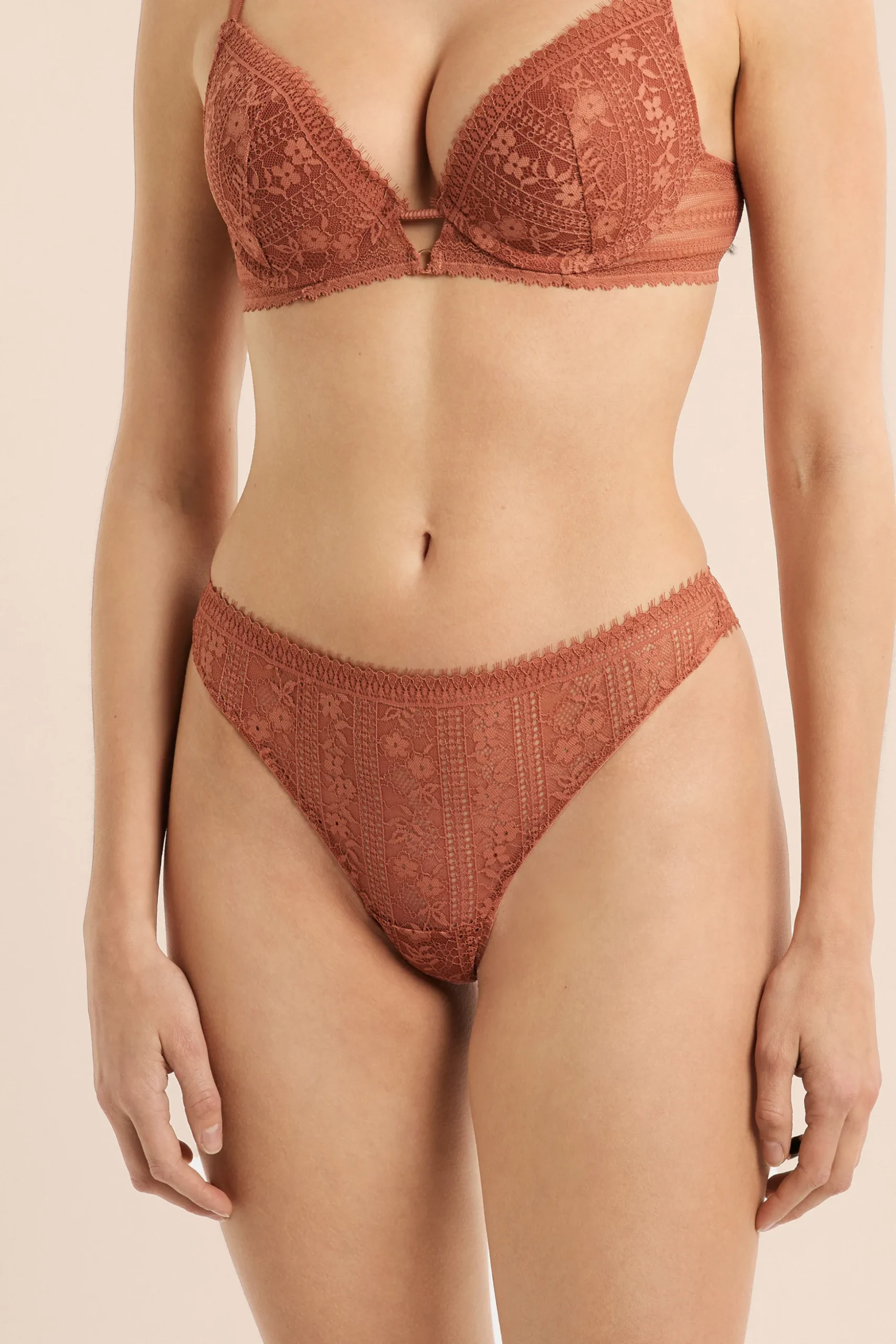 Tanga en dentelle