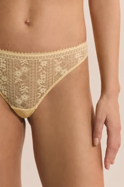 Tanga en dentelle sans teinture