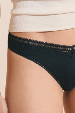 Tanga V-shape en microfibre et dentelle