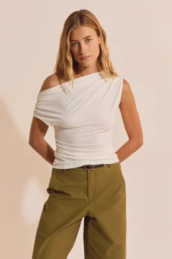 Top à encolure asymétrique drapée