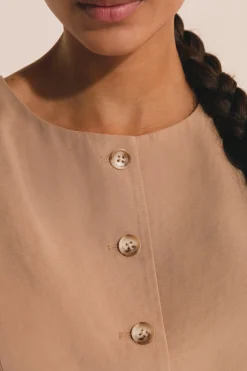 Top sans manches avec boutons