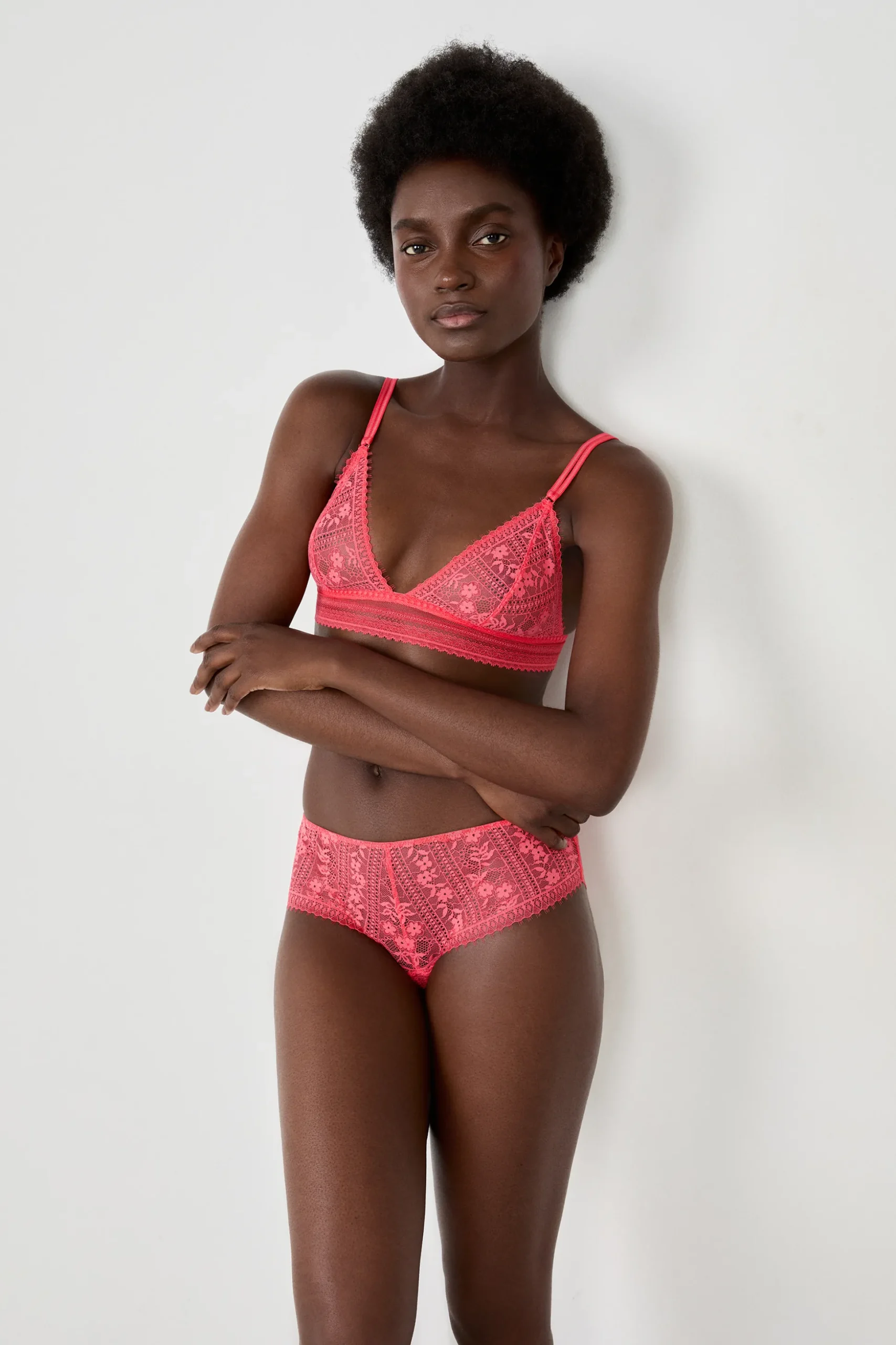 Triangle sans armartures en dentelle