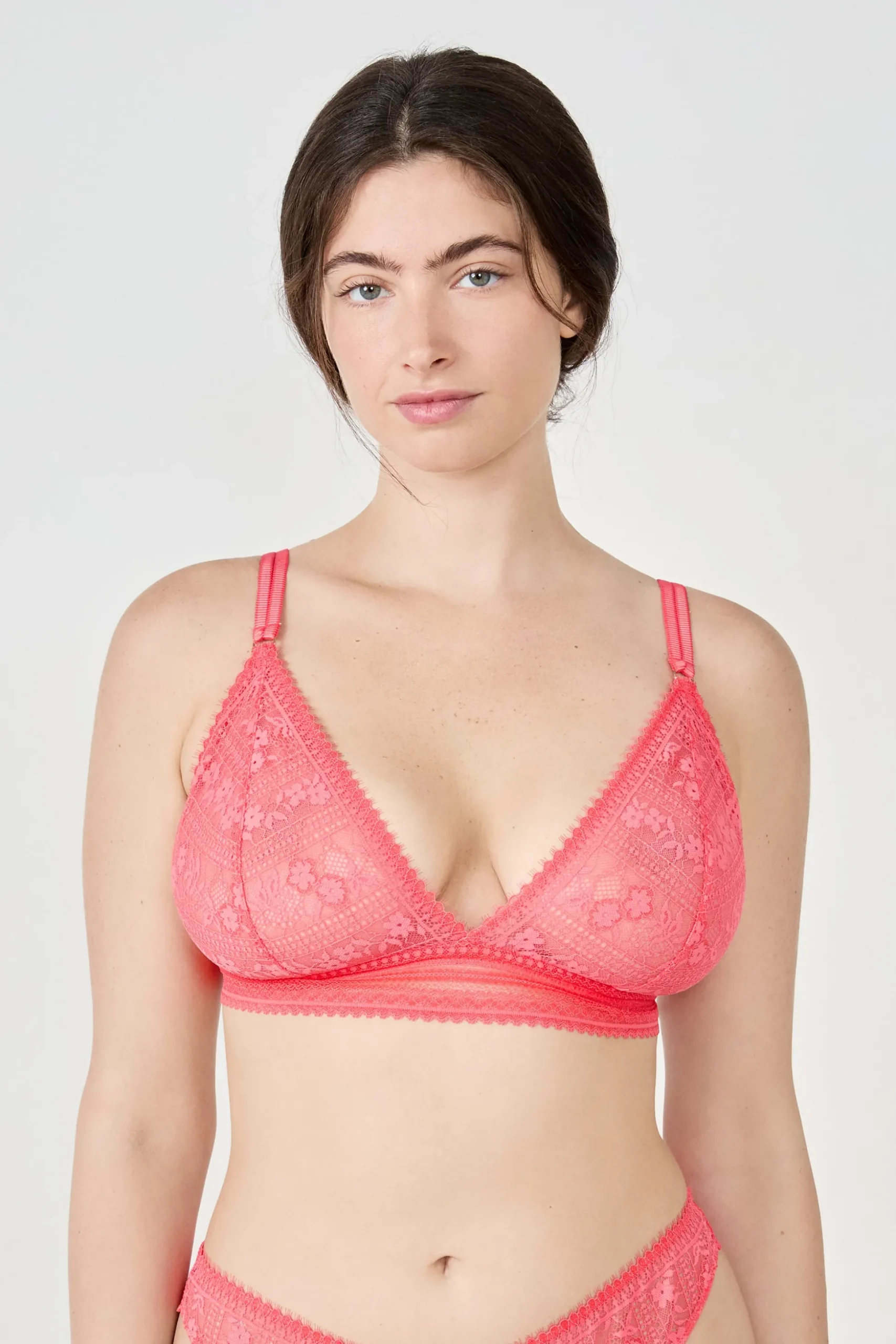 Triangle sans armartures en dentelle