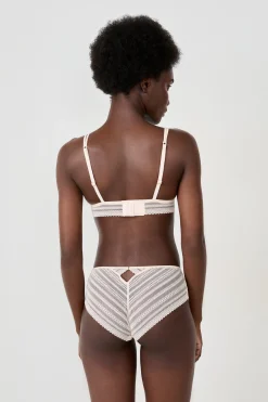 Triangle sans armartures en dentelle