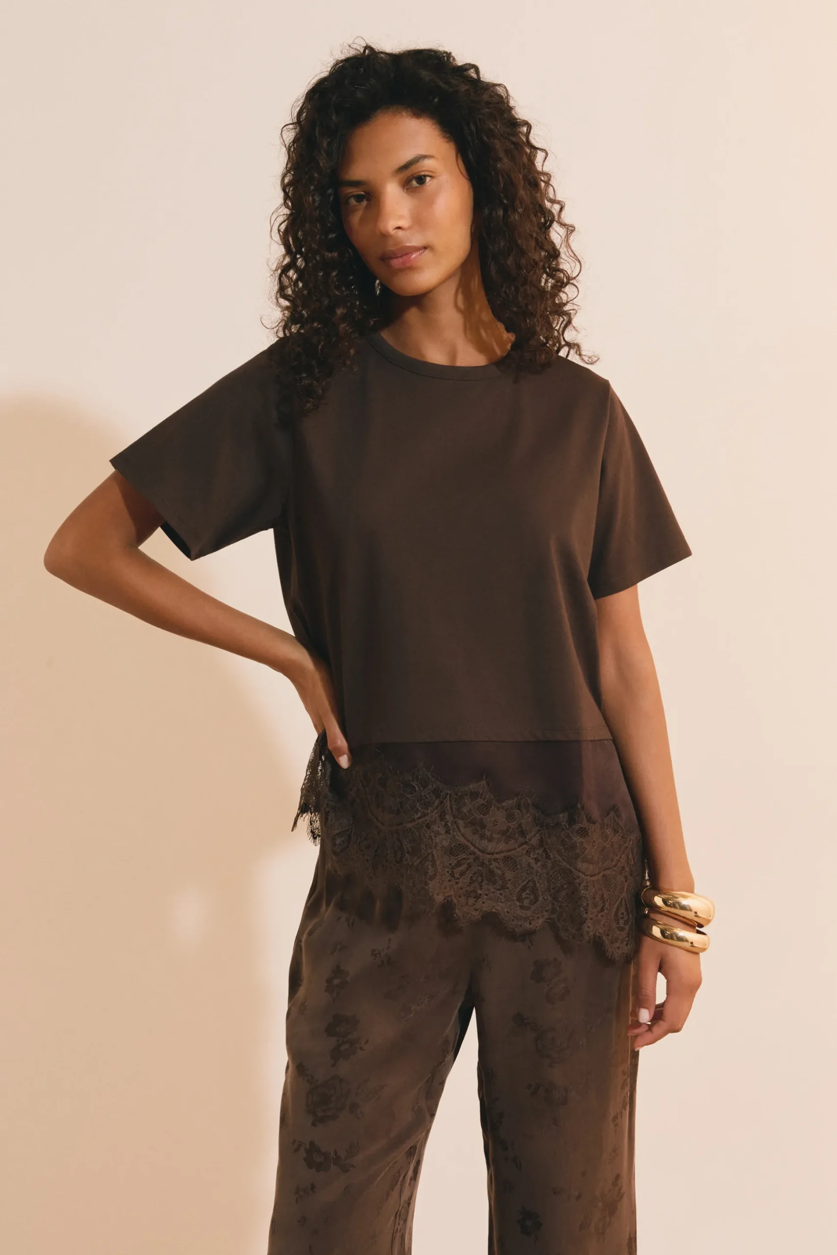 T-shirt asymétrique avec dentelle en coton