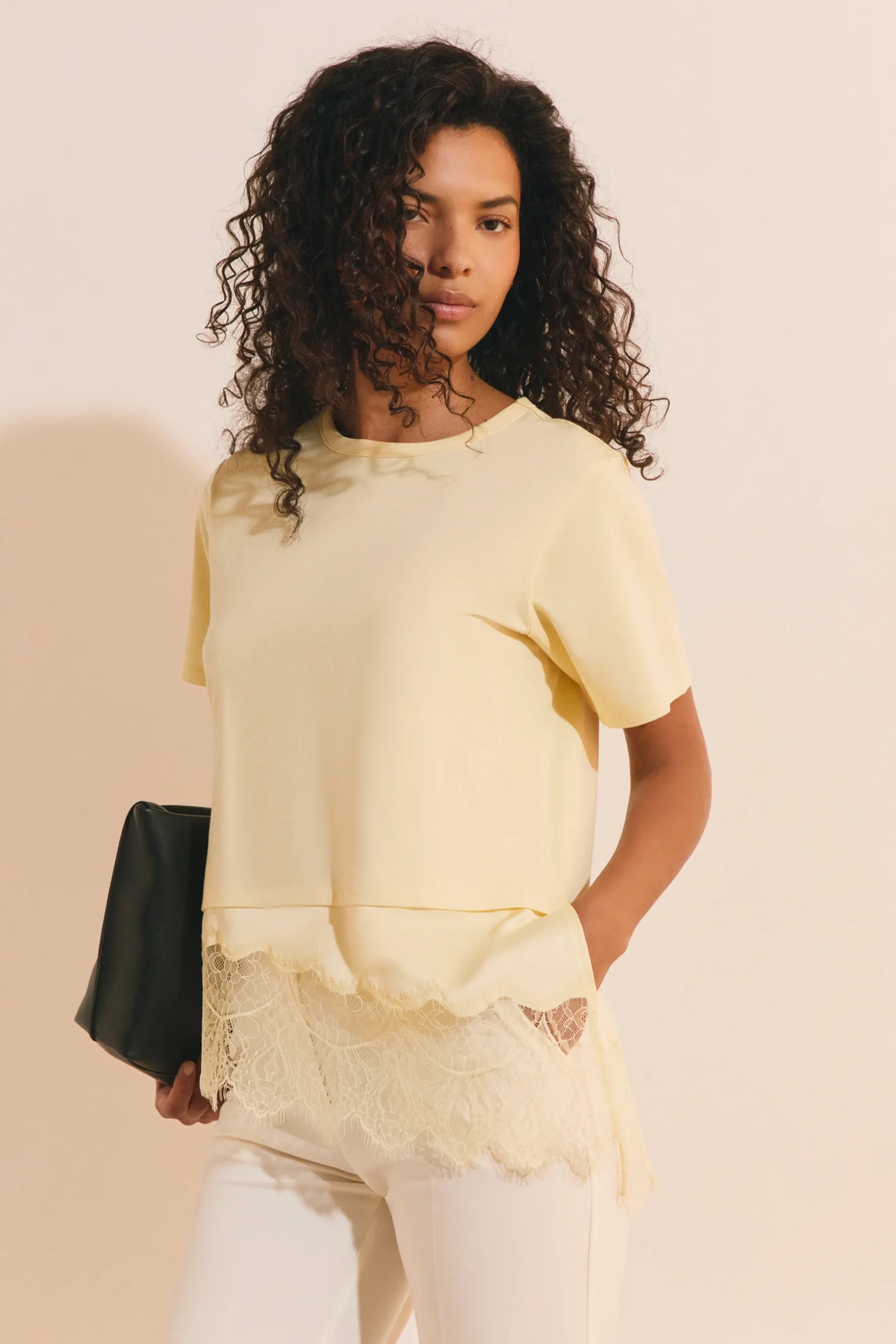 T-shirt asymétrique avec dentelle en coton