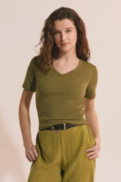 T-shirt à col V avec coton modal