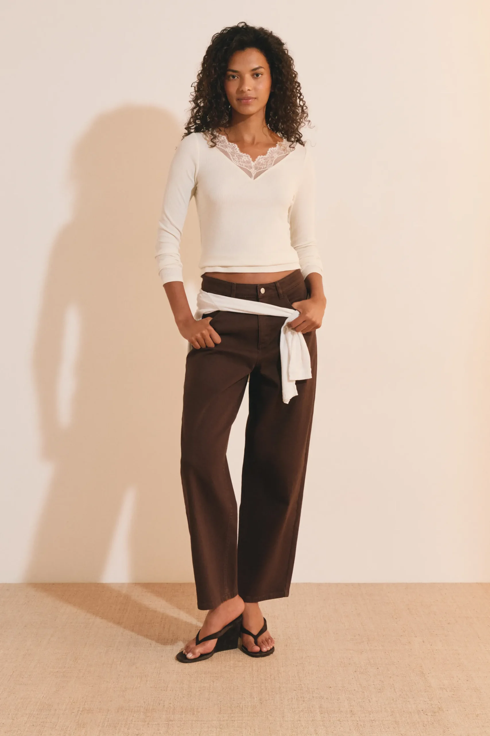 T-shirt col V avec dentelle en coton