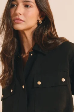 Veste avec détail bouton doré