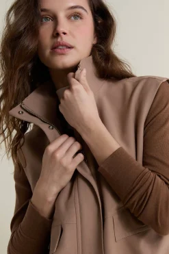 Veste sans manches col montant